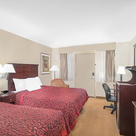 Days Inn By Wyndham Springfield/Phil.Intl Airport Exterior foto